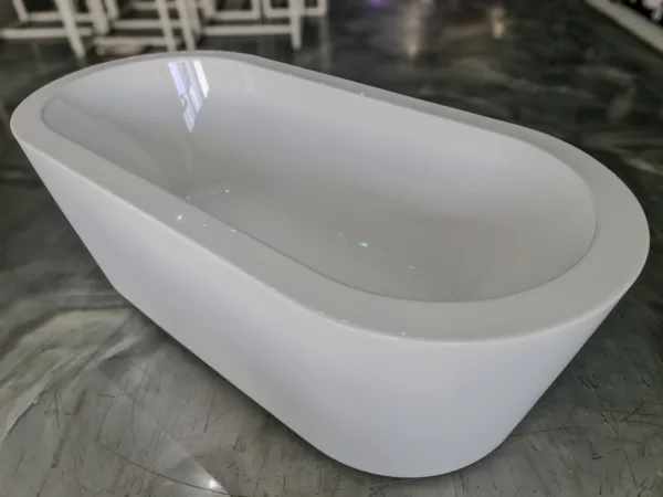 FREESTANDING OVAL SOAKING TUB