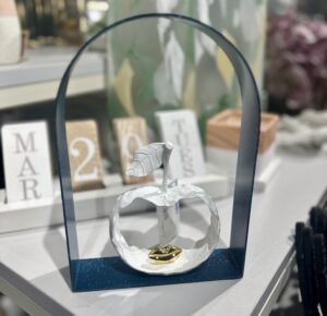 Metal Apple Frame Design