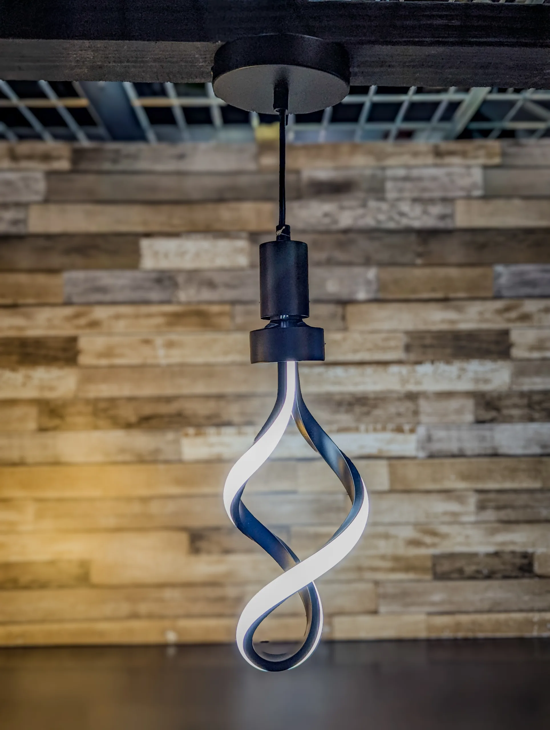 lack Spiral LED Pendant Light – Contemporary Twisted Hanging Ceiling Fixture, Sculptural Integrated LED Light
