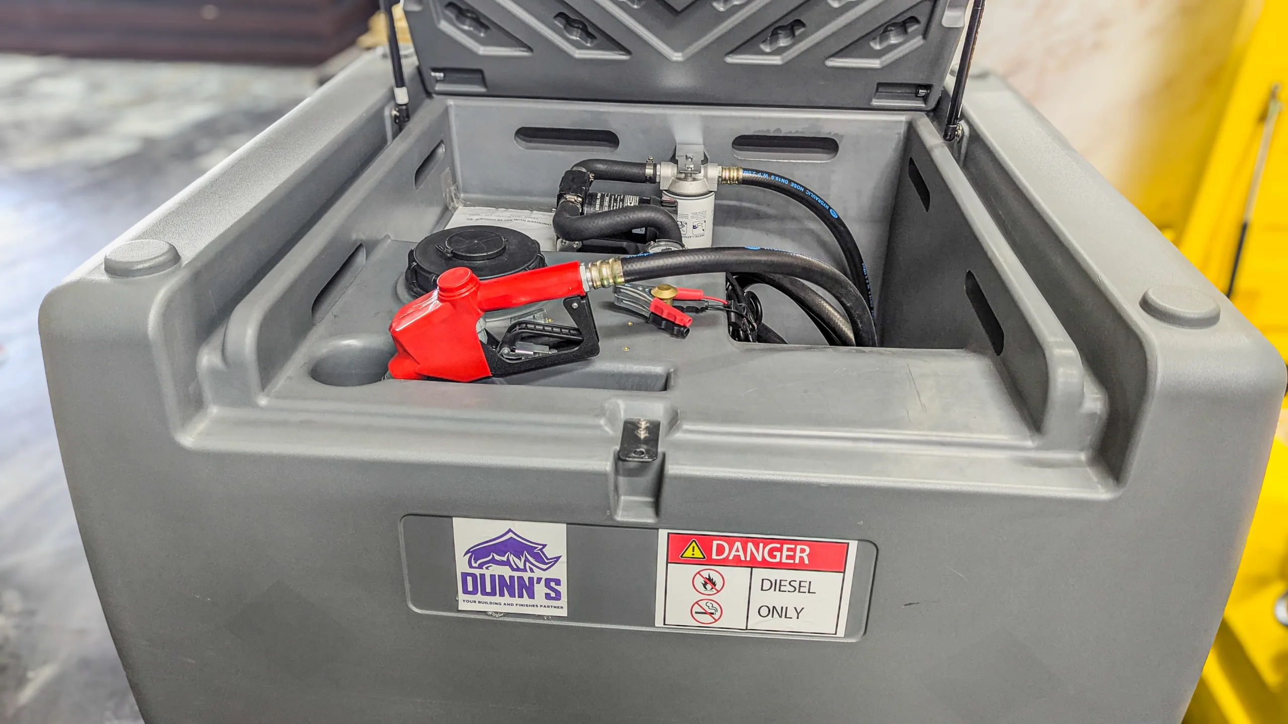 1000L / 263 Gallon Portable Diesel Fuel Transfer Tank with 12V Pump, Hose & Automatic Nozzle - Image 3