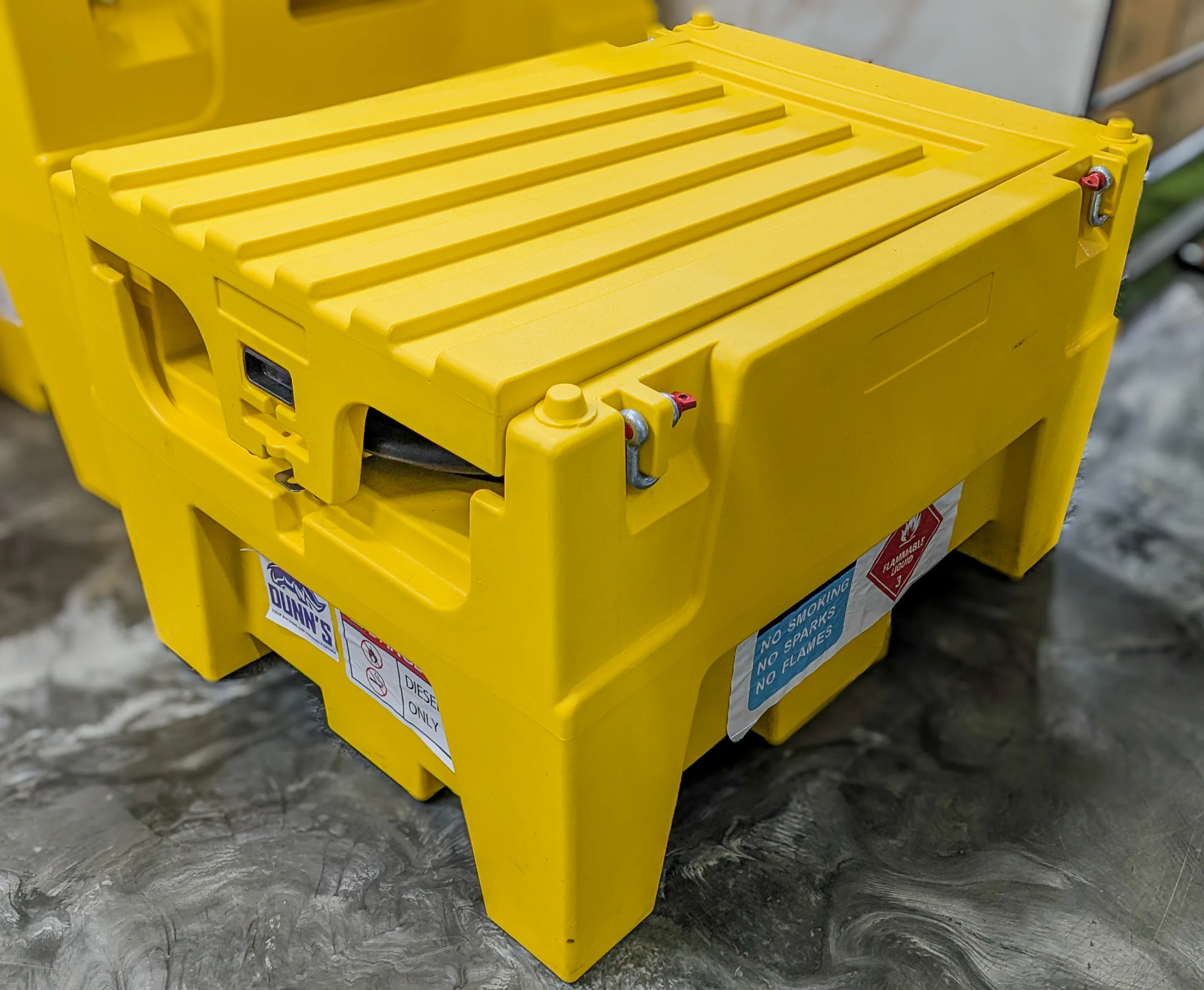 220L Portable Diesel Fuel Transfer Tank with 12V Pump, 40L/Min Flow, Hose & Automatic Nozzle - Image 5